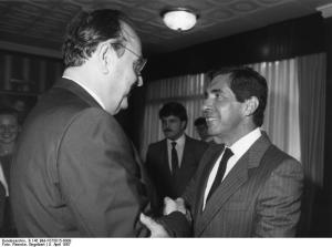 1987年，阿里亚斯和联邦德国外交部长根舍