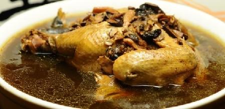 姜,葱洗净;当归,川芎,白芍,熟地洗净,分别切成薄片,装入双层纱布袋中.