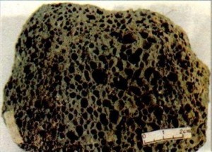 "铸石"是将玄武岩经过熔化铸造,结晶处理,退火而成的材料.