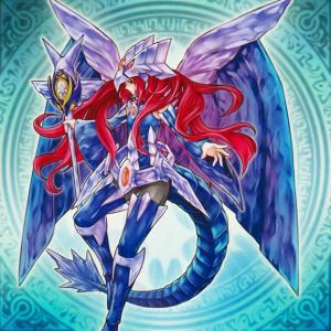 其形象是「影灵衣舞姬」穿上「冰结界之龙天枪龙」圣衣的形态.