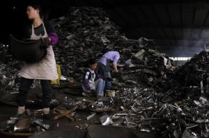 广东贵屿小作坊加工电子垃圾