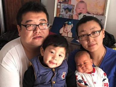 《生命缘:怀孕爸爸》节目图片谅解妻子怀孕之苦,不能照顾妻子日常起居