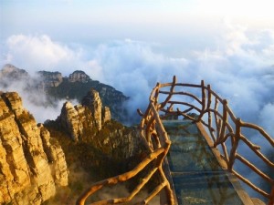白石山玻璃栈道