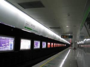 淞虹路地铁站站台
