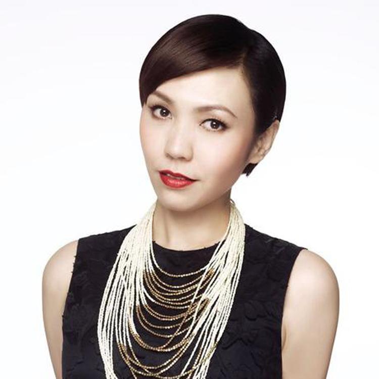 《带我飞》是新加坡女歌手陈洁仪演唱的歌曲,由何厚华填词,凌伟文作曲