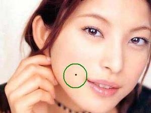 1：嘴角有美人痣代感情美满