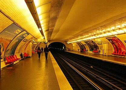 巴黎地鐵(法語:métro de paris)是法國巴黎的