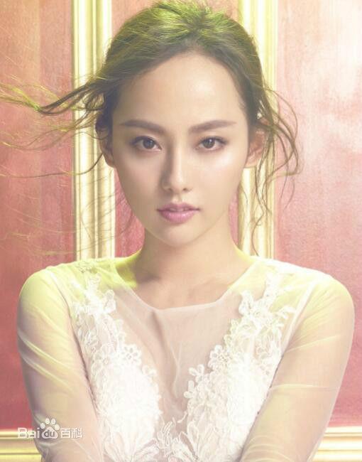 韩美玉(张嘉倪 饰) 韩司令的千金小姐