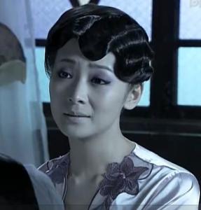 电视剧《飞虎神鹰》人物,是一个敢爱敢恨的美艳舞女.