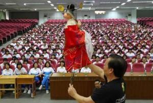 (15图片)广东省木偶艺术剧院走入学校演出