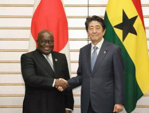 加纳总统会见日本前首相安倍晋三
