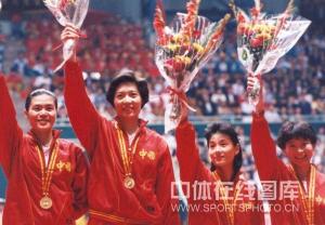 90年关渭贞等获得第十一届亚运会女团冠军