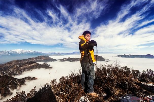 何锋,重庆民间摄影师,重庆中卫用汽车销售有限公司沙坪坝分公司总经理