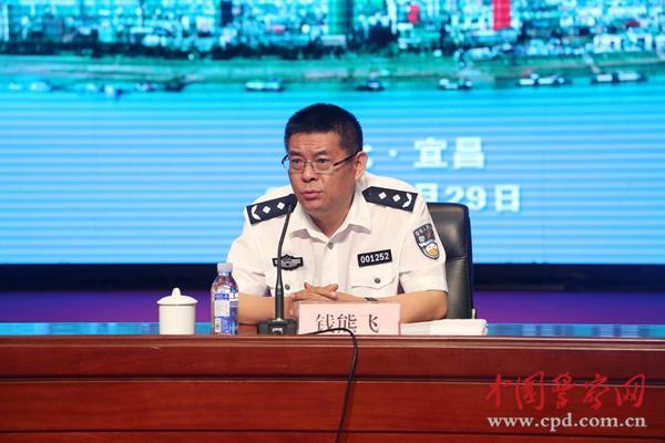 钱熊飞,男,汉族,47岁,中共党员,现任公安部治安管理局副局长.