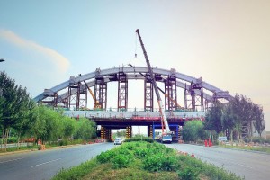 中铁二十二局集团四公司100m简支拱顺利合龙