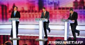 自由民主党领袖尼克·克莱格(中)