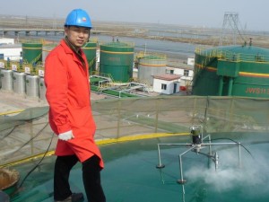 石油储罐顶部安全水刀作业