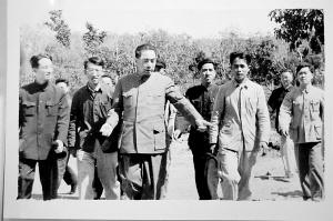 1960年，周恩来总理来到西联农场考察