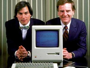 约翰·斯卡利(右)与史蒂夫·乔布斯 约翰·斯卡利(右)与史蒂夫·乔布斯