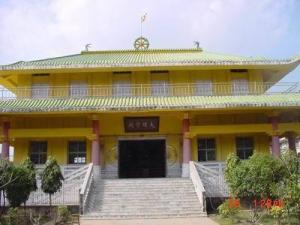 由中国佛教徒捐款修建的“中华大觉寺”。