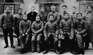 凯丰(前排左2)与中央领导合影(1937年)