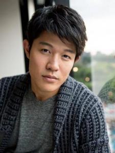 铃木亮平