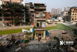 改造中的荔枝湾恩宁路片区，钉子户负隅顽抗