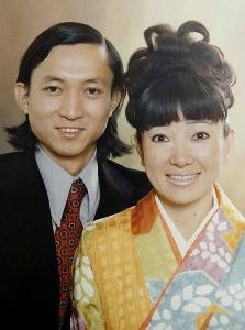 年轻时的鸠山由纪夫与妻子鸠山幸的合影