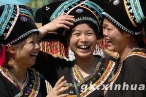 壮族少女在欢度壮族&amp