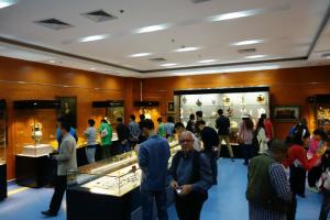 观众参观欧陆风物展