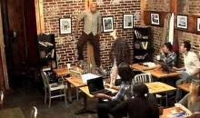 咖啡馆里的女孩