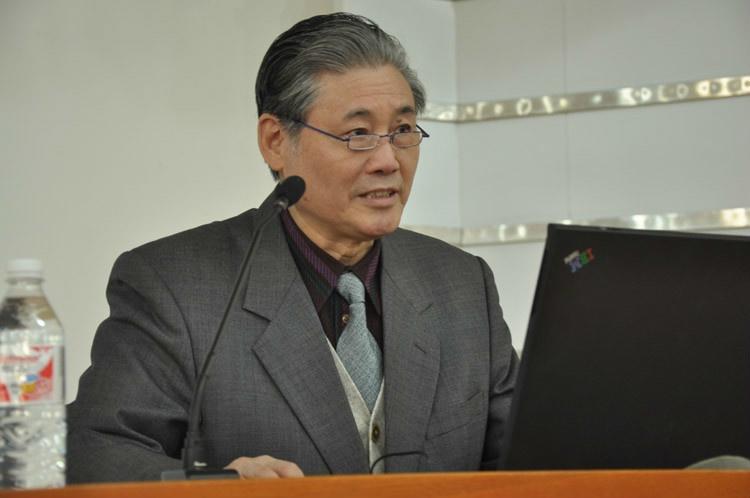 日本国立大阪大学博士,上海大学教授,工业设计研究室主任,上海市技术