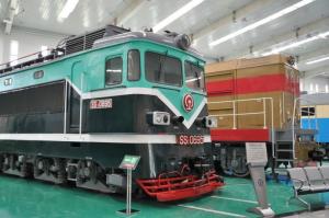保存在沈阳铁路陈列馆的韶山1型695号机车