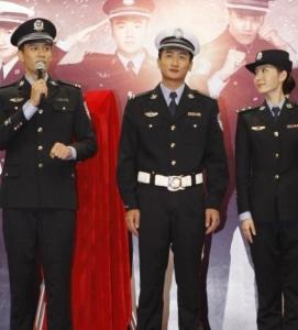 众主演接受采访