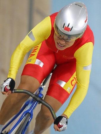 全部版本 历史版本 江永华是从鸡西走出去的姑娘,她