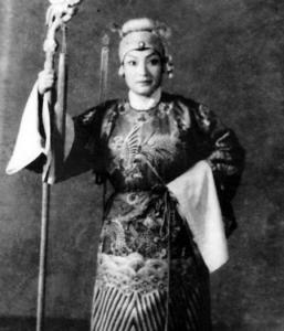 苏兰芳先生50年代在《对花枪》中饰姜桂枝
