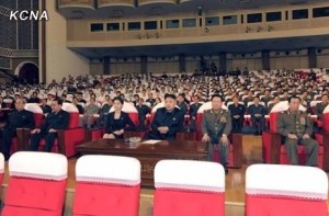 金正恩等观看