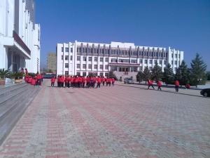 参加区运动会的同学们