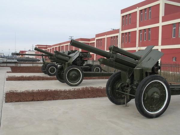 中国83式122毫米榴弹炮图片