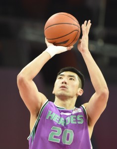 陶汉林(3)2006年,陶汉林初中毕业,身高超过2米.