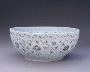 故宫藏明洪武青花缠枝花卉纹碗