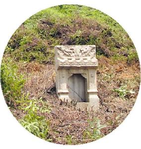 "郑大进碑文"碑,位于广东省普宁市,在广太镇多年埔村南山坡郑大进墓处