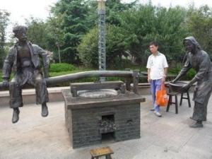 旧时潍坊“轧和乐”场面。