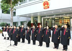 法官