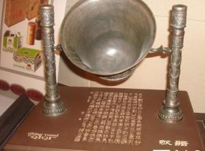 欹器