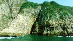 吊钟洲海蚀洞