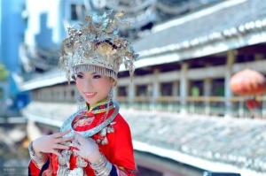 苗乡美作曲、歌手晏敏敏
