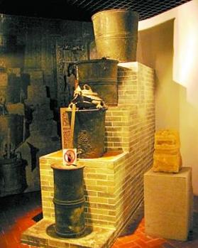 铜壶滴漏,铜壶滴漏即漏壶,中国古代的自动化计时(测量时间)装置,又称
