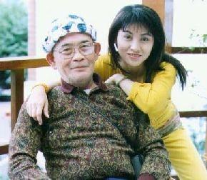 石文户和女儿石惠君