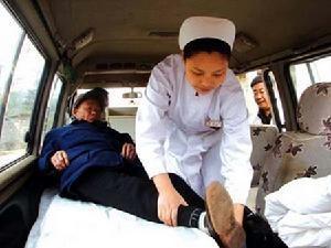 麦架镇医生护理病人